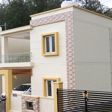מלון ירקאוד Eesha Gardens מראה חיצוני תמונה